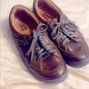 Earth shoes with negative heel